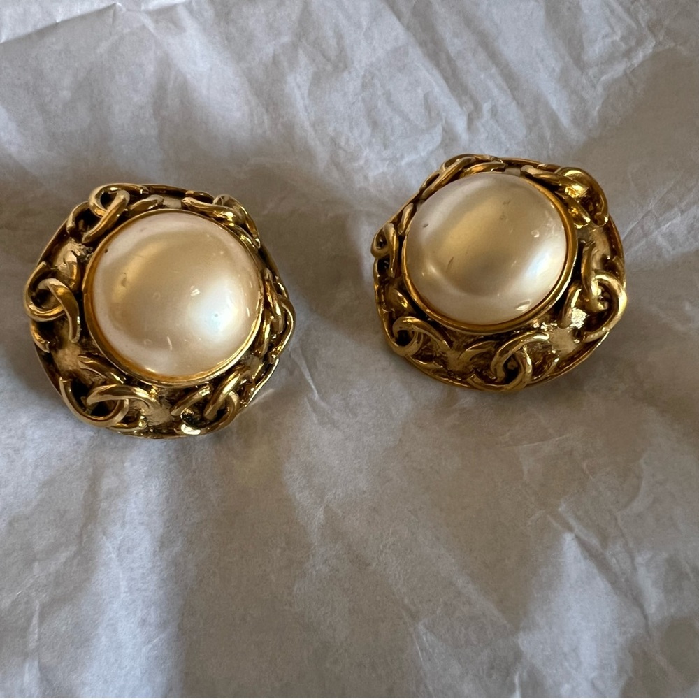 Vintage Chanel CC EARRINGS